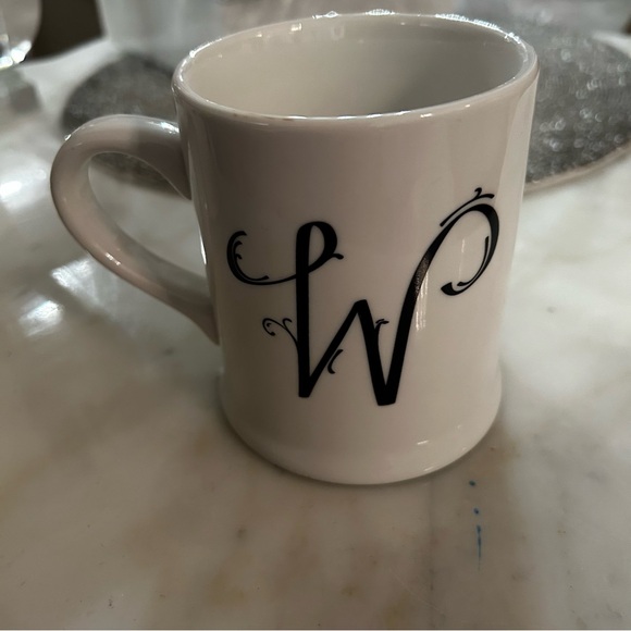 2 Neiman Marcus W Monogram Coffee Mug Set of 2 NWOT - Picture 4 of 6